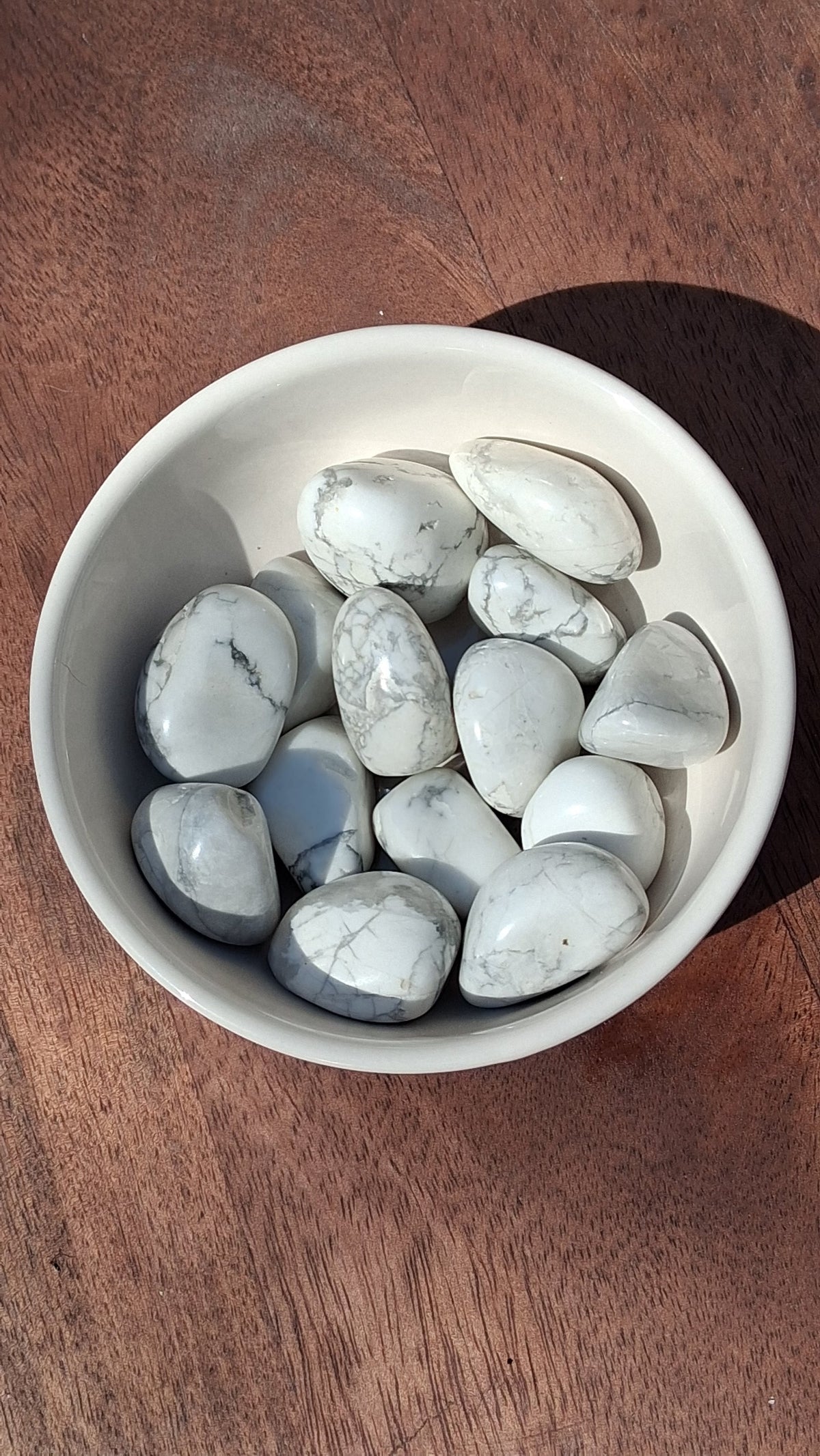 Howlite – Apaisement et Clarté Mentale — pierre roulée naturelle TheRitualist